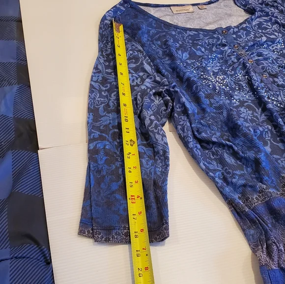 Avenue Blue Top with Small Rhinestones .Size 26/28 - Picture 9 of 9